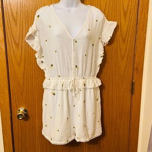 Very J White Romper Size L